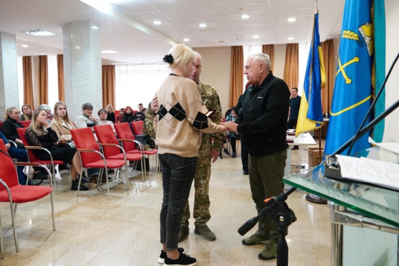 Родинам загиблих захисників із Конотопа передали державні нагороди