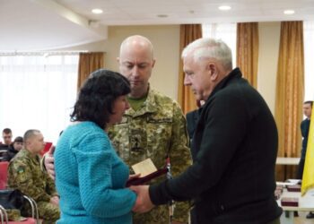 Родинам загиблих захисників із Конотопа передали державні нагороди