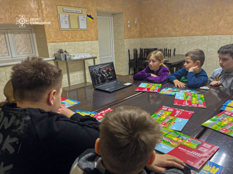 Роменщина: рятувальники навчають підростаюче покоління, як вберегтися від небезпек + ФОТО