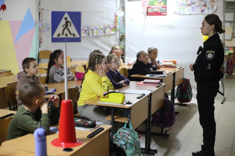 Роменські поліцейські нагадали дітям про правила безпеки на дорозі + ФОТО