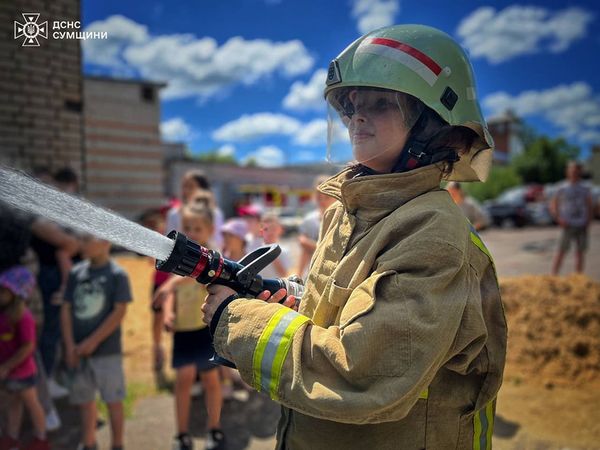 Шосткинські рятувальники влаштували для школярів пізнавальну екскурсію