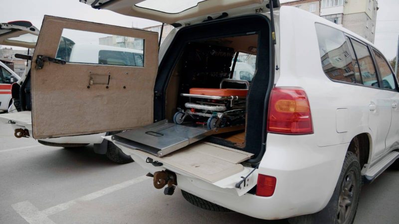 Шосткинській станції екстреної медичної допомоги передали дві броньовані автівки + Відео