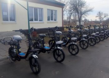 Соцпрацівники Синівської громади отримали 12 електровелосипедів + ФОТО