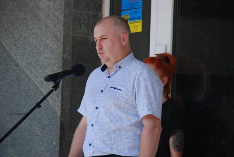 Сьогодні Шосткинська громада проводжала в останній путь свого Героя Руслана Титовича на позивний “Спец”
