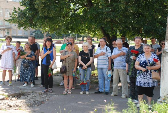 Сьогодні Шосткинська громада проводжала в останній путь свого Героя Руслана Титовича на позивний “Спец”