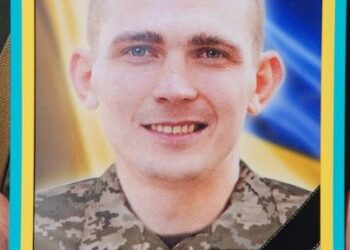 Сьогодні Шосткинська громада проводжала в останній путь свого Героя Руслана Титовича на позивний “Спец”