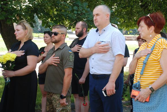 Сьогодні Шосткинська громада проводжала в останній путь свого Героя Руслана Титовича на позивний “Спец”