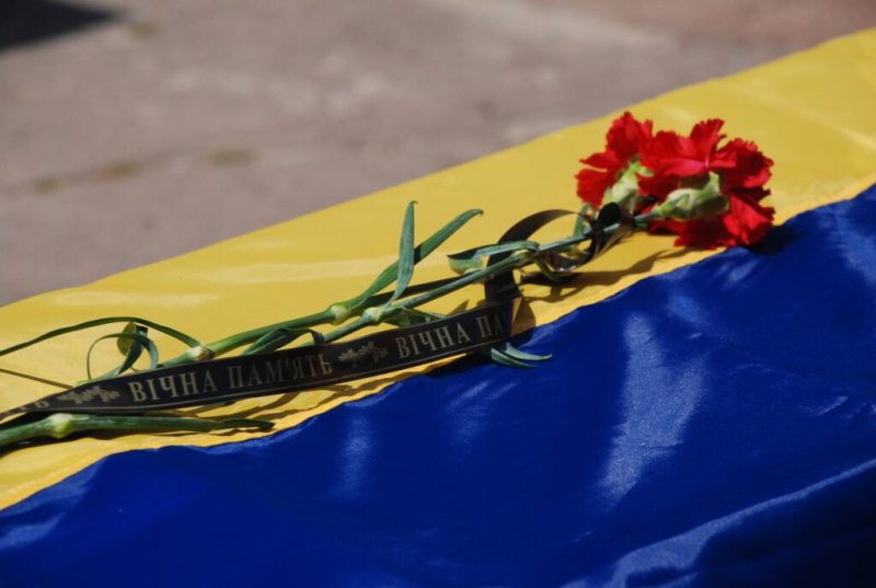 Сьогодні Шосткинська громада проводжала в останній путь свого Героя Руслана Титовича на позивний “Спец”