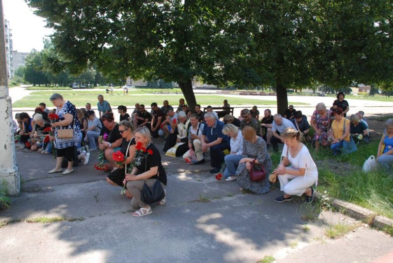 Сьогодні Шосткинська громада проводжала в останній путь свого Героя Руслана Титовича на позивний “Спец”