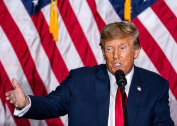 Трамп перетинає ”червоні лінії”: в угоді про надра вимагають повернути США всю допомогу з відсотками