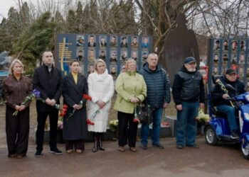 У День українського добровольця у Шостці вшанували пам’ять загиблих захисників + Відео