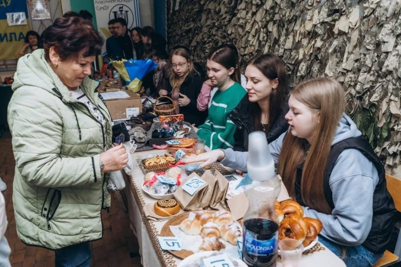 У Конотопі під час благодійного ярмарку зібрано понад 60 тис грн. на підтримку ЗСУ