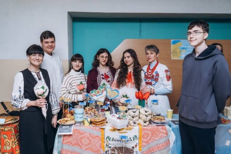 У Конотопі під час благодійного ярмарку зібрано понад 60 тис грн. на підтримку ЗСУ