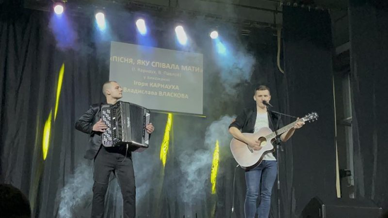 У Конотопі під час благодійного концерту на підтримку ЗСУ зібрали 36 тис грн