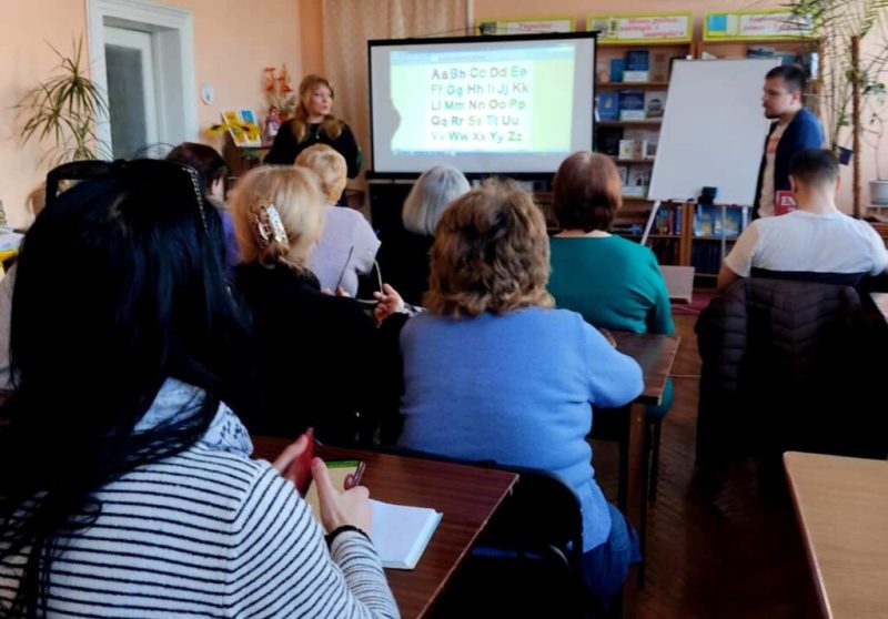 У конотопській бібліотеці відбулося перше заняття нового курсу з вивчення іноземної мови
