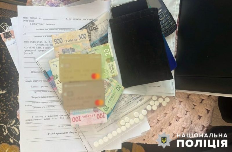 У Конотопському районі поліція викрила наркозбувача: чоловік продавав метадон