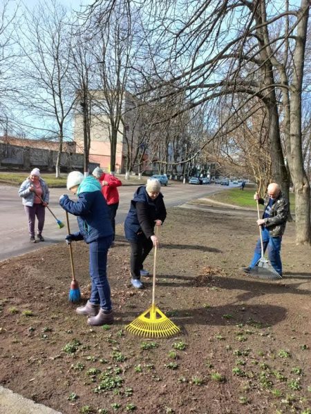 У Ромнах на толоку вийшли чиновники та працівники закладів