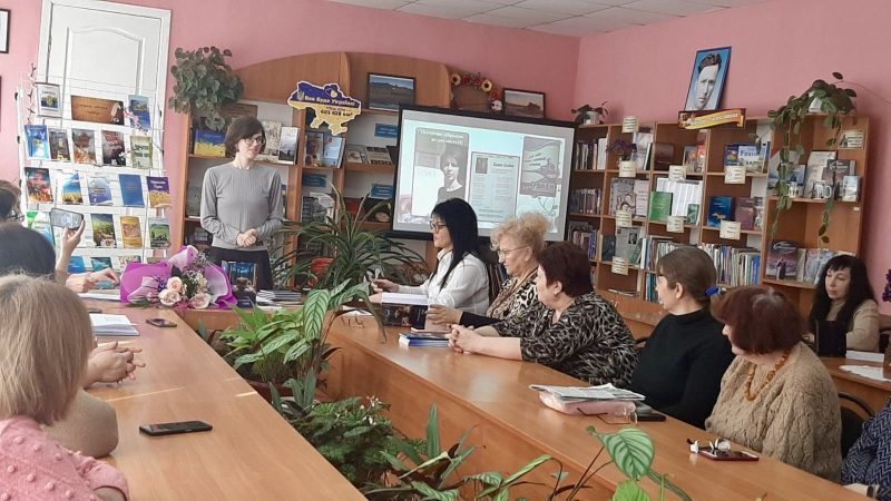 У Ромнах відбулася презентація ліричної збірки поезій Каті Ілліної &laquo;Час для вечірньої кави&raquo;