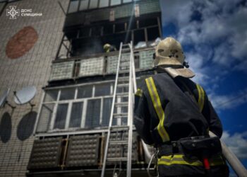 У Шостці через необережність при курінні мало не згоріла квартира (+відео)