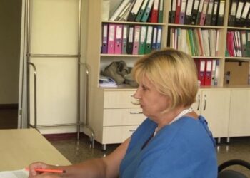 У шосткинській лікарні розповіли про стан 11-річної дівчинки, що днями стрибнула з недобудови