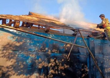 У Шосткинському районі армійці рф за добу пошкодили чотири житлові будинки, знищили поліцейську автівку та поранили мирного жителя