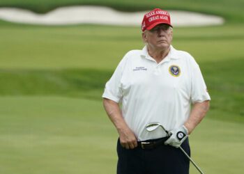 ВІДЕО. Як Дональд Трамп грає в гольф. Порівняння з Байденом і Обамою