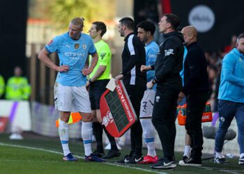 ВІДЕО. Травма лідера Ман Сіті. Як Холанд залишав стадіон на милицях