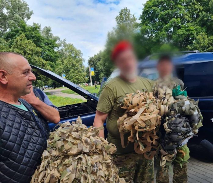 Волонтерський центр «Шостка-Добро» передав чергову автівку нашим захисникам (фотофакт)