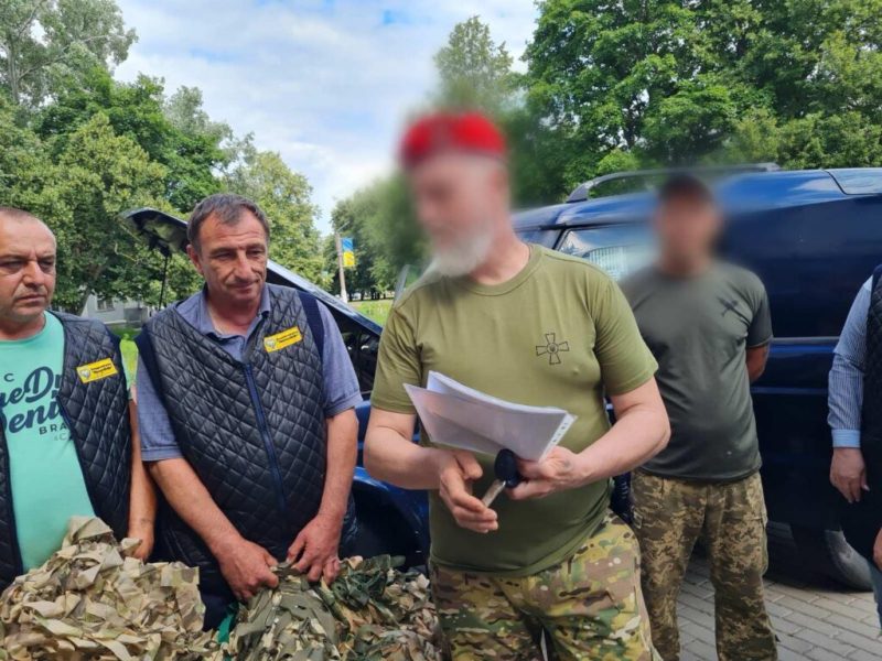 Волонтерський центр «Шостка-Добро» передав чергову автівку нашим захисникам (фотофакт)