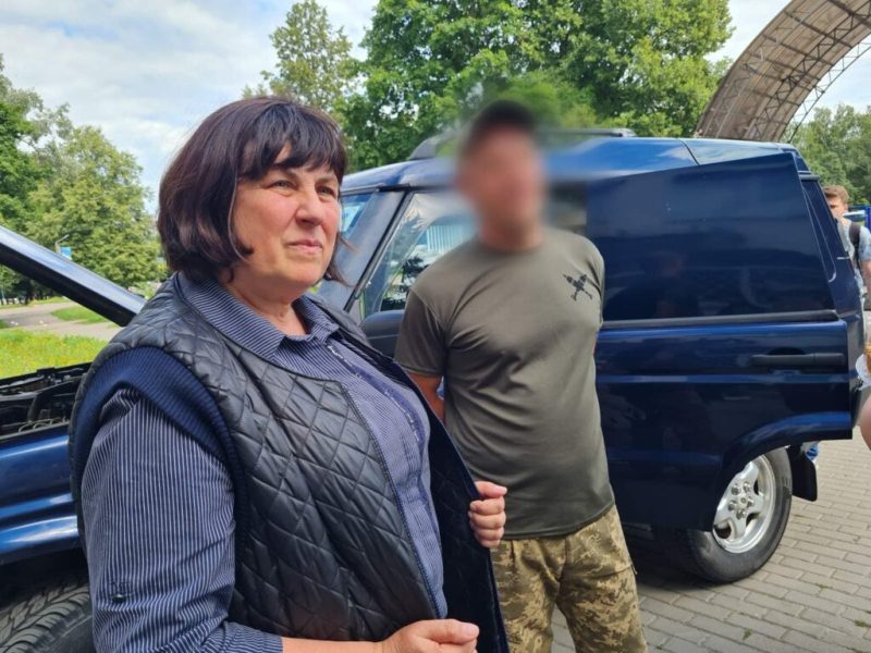 Волонтерський центр «Шостка-Добро» передав чергову автівку нашим захисникам (фотофакт)