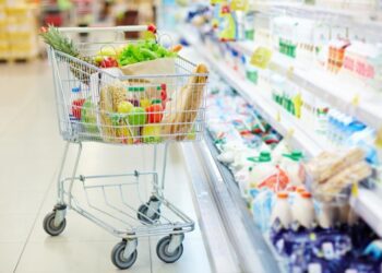 “Є багато моментів”: економіст спрогнозував, як довго будуть дорожчати продукти в Україні