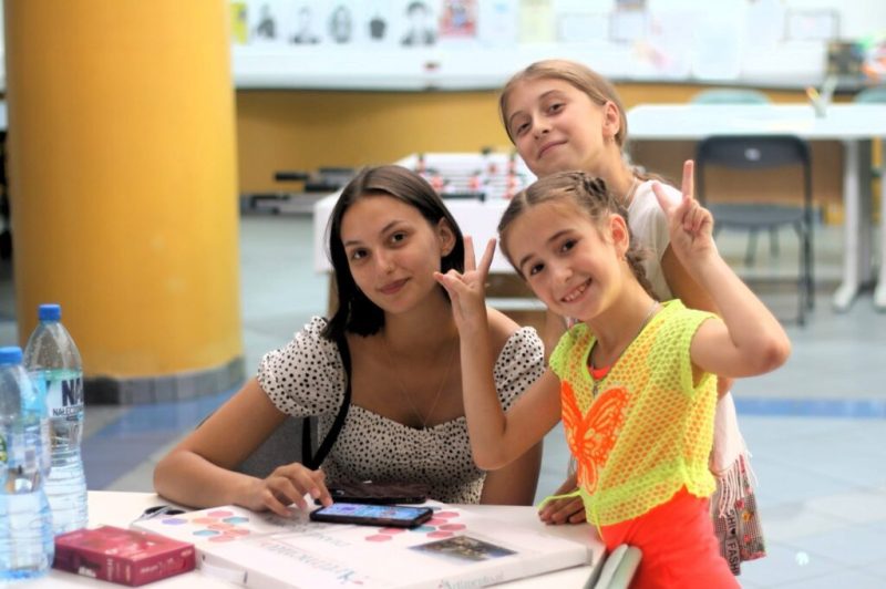 Євпаторія – Варшава: дівчина з українського Криму створила міжнародний рух і допомагає співвітчизникам (ФОТО)