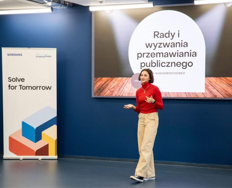 Євпаторія – Варшава: дівчина з українського Криму створила міжнародний рух і допомагає співвітчизникам (ФОТО)