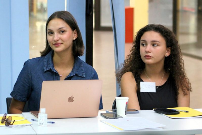 Євпаторія – Варшава: дівчина з українського Криму створила міжнародний рух і допомагає співвітчизникам (ФОТО)