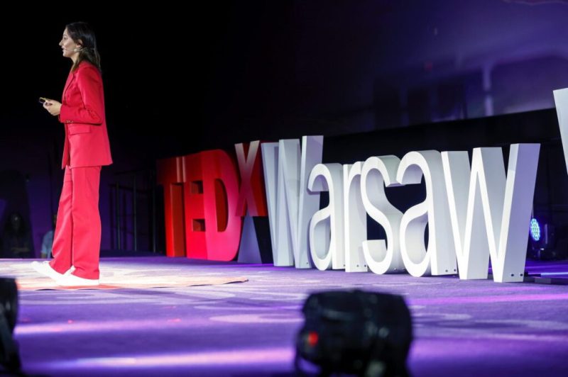 Євпаторія – Варшава: дівчина з українського Криму створила міжнародний рух і допомагає співвітчизникам (ФОТО)