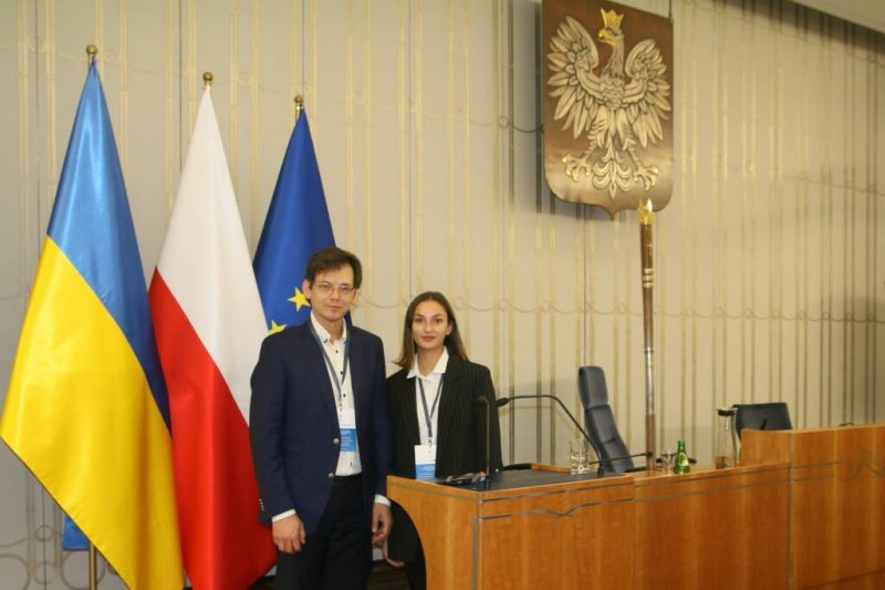 Євпаторія – Варшава: дівчина з українського Криму створила міжнародний рух і допомагає співвітчизникам (ФОТО)