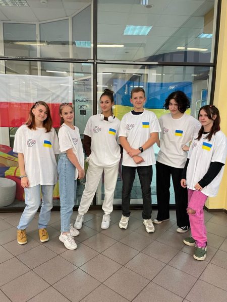 Євпаторія – Варшава: дівчина з українського Криму створила міжнародний рух і допомагає співвітчизникам (ФОТО)