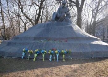 З нагоди Дня народження Тараса Шевченка у Роменській міській раді вшанували пам’ять Великого Кобзаря