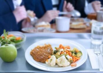 З вересня не тільки початкова школа, але й усі учні 5-11 кл. у прифронтових та прикордонних областях отримають безоплатне харчування