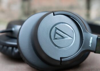 наушники на проводе