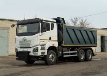 Український завод представив новий 466-сильний самоскид (ФОТО)