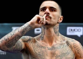 Екссуперник Ломаченка змінив вагову категорію