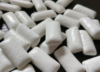 Вчені створили жуйку, що нейтралізує віруси в роті