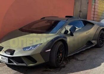 Для наших доріг: в Україну привезли унікальний позашляховий суперкар Lamborghini (ФОТО)