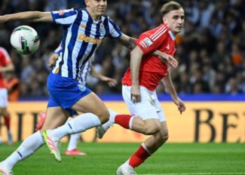 Бенфіка з Трубіним і хет-триком Павлідіса в гостях розгромила Порту та вийшла у лідери чемпіонату Португалії