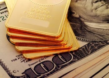 Торгова війна обвалила долар і вивела золото на рекорд