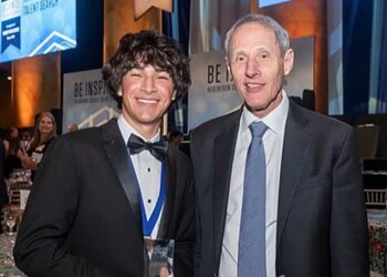 Американець відкрив 1,5 млн нових об єктів у космосі за допомогою ШІ