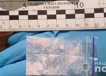 У центрі Сум затримали 23-річного чоловіка з накротиками