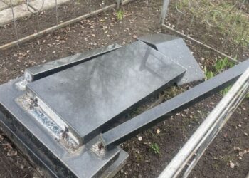 Білопільські поліцейські встановили чоловіка, який вчинив наругу над могилами