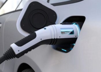 Скільки коштує зарядити електромобіль в Україні